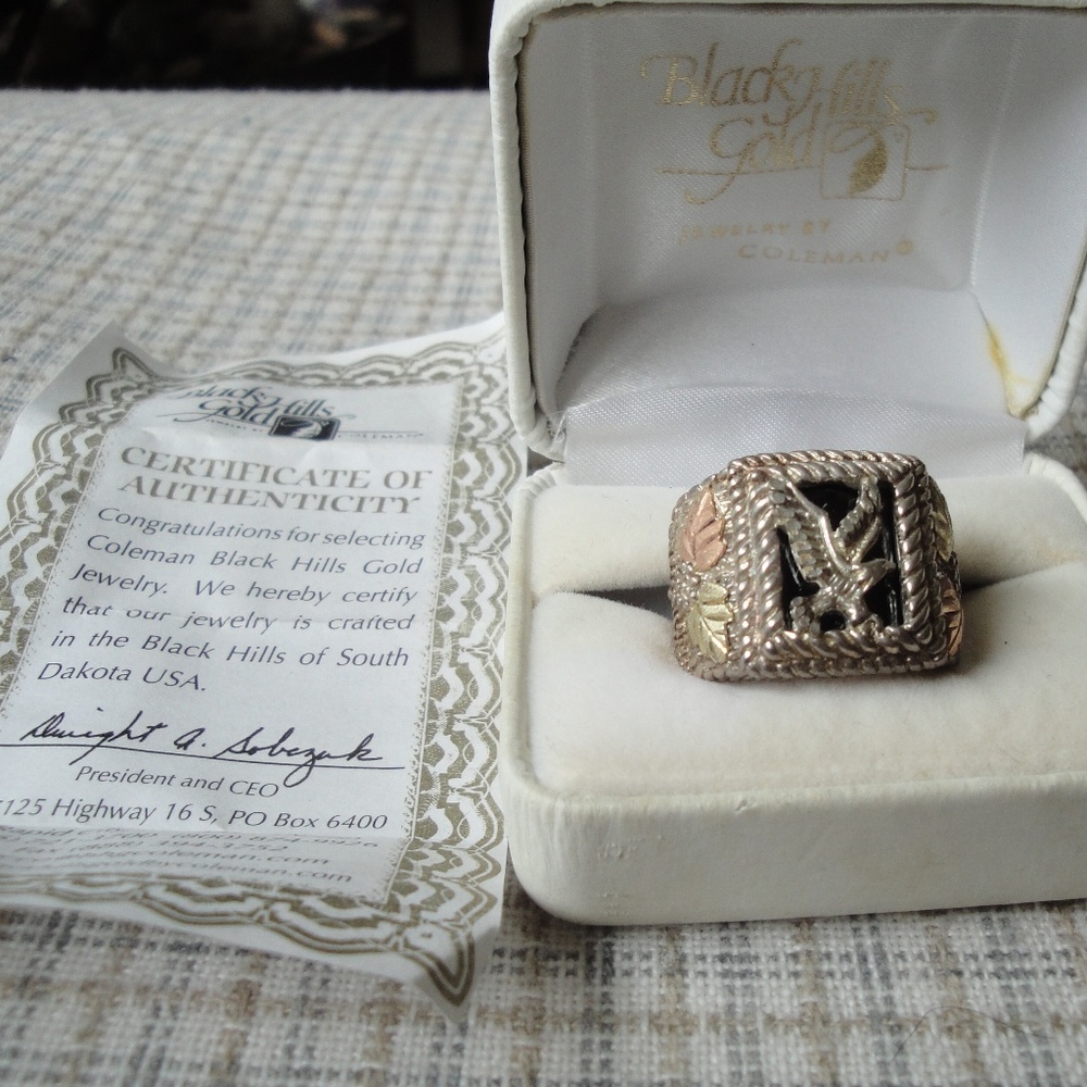 Mens Silver Onyx and Black Hills Gold Ring S 8.75